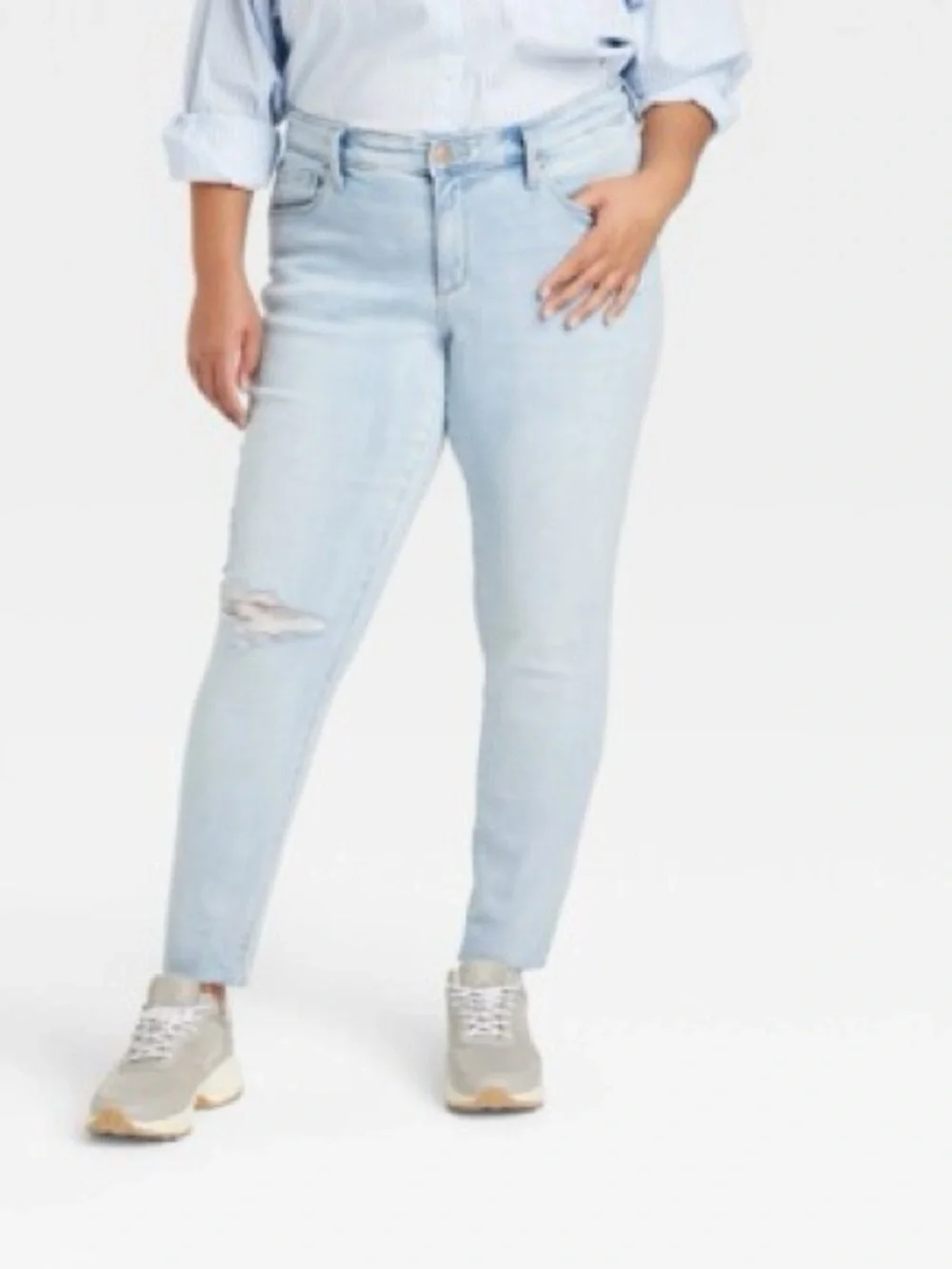 Ava & Viv Light Wash Skinny Jeans with Knee Distress & raw hem